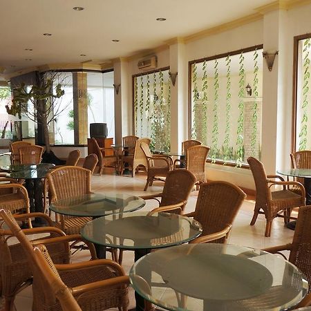 Adisurya Hotel Kediri  Luaran gambar