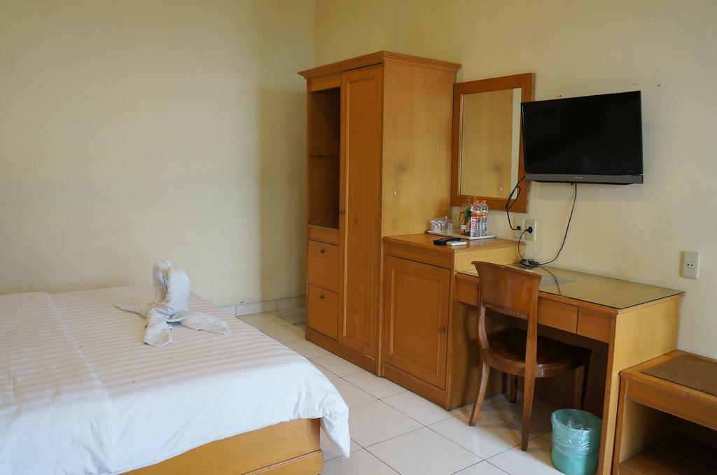 Adisurya Hotel Kediri  Luaran gambar