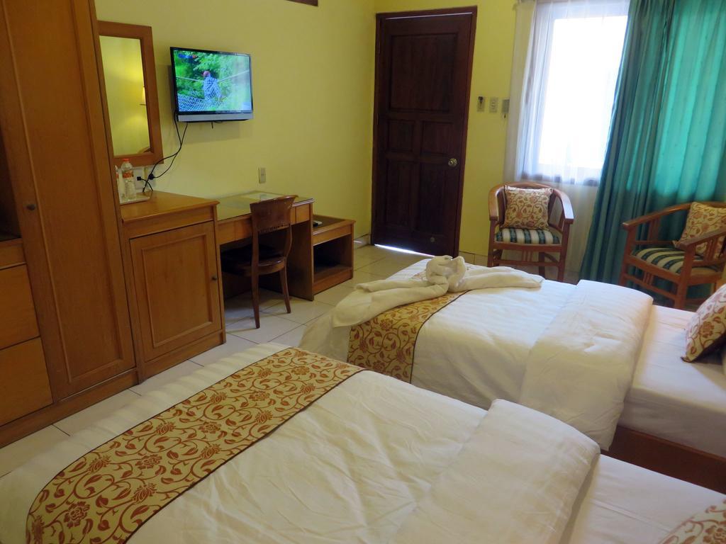 Adisurya Hotel Kediri  Bilik gambar