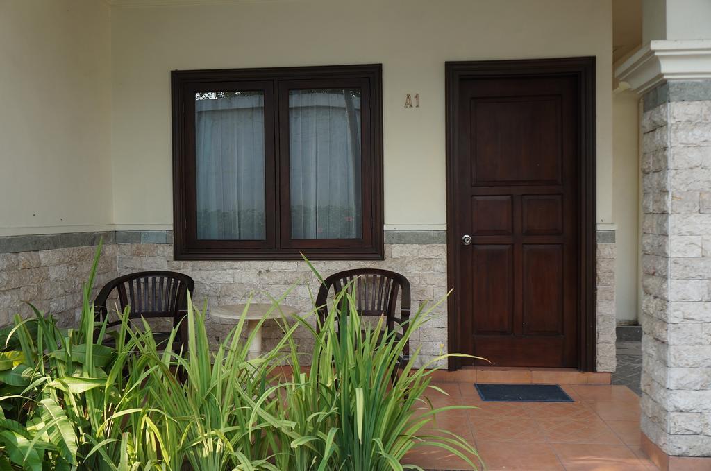 Adisurya Hotel Kediri  Luaran gambar