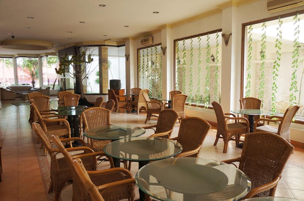 Adisurya Hotel Kediri  Luaran gambar